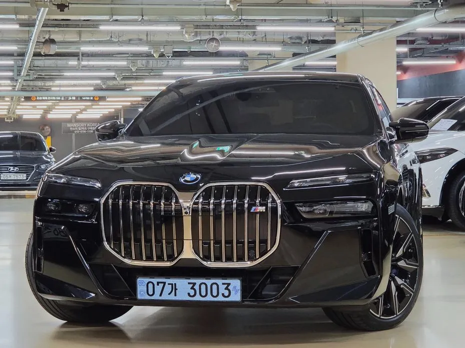 BMW i7 — фото 10
