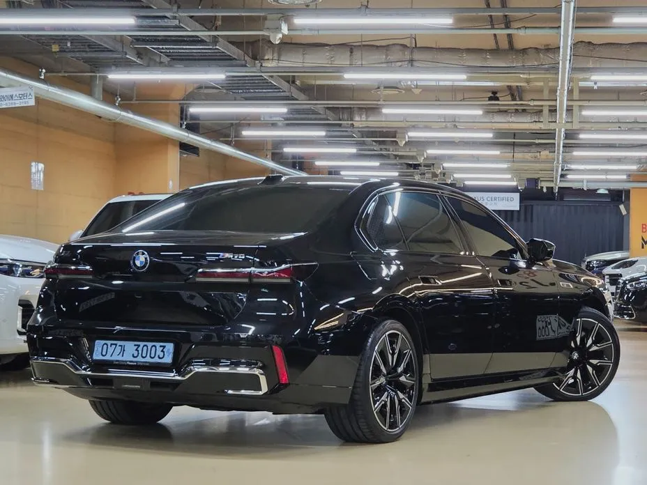 BMW i7 — фото 9