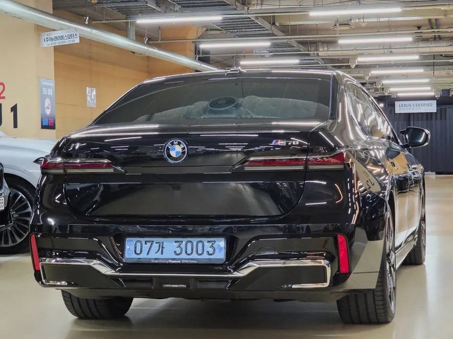 BMW i7 — фото 7