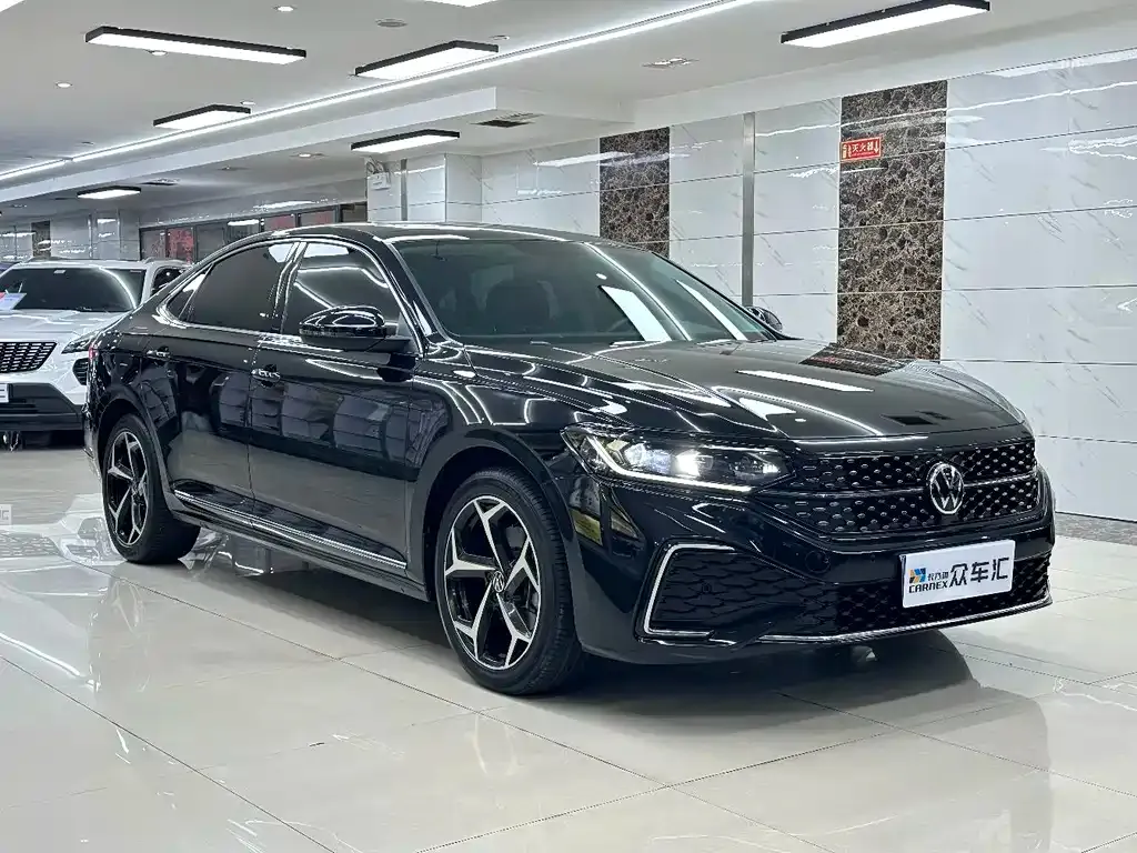 Volkswagen Passat — фото 7