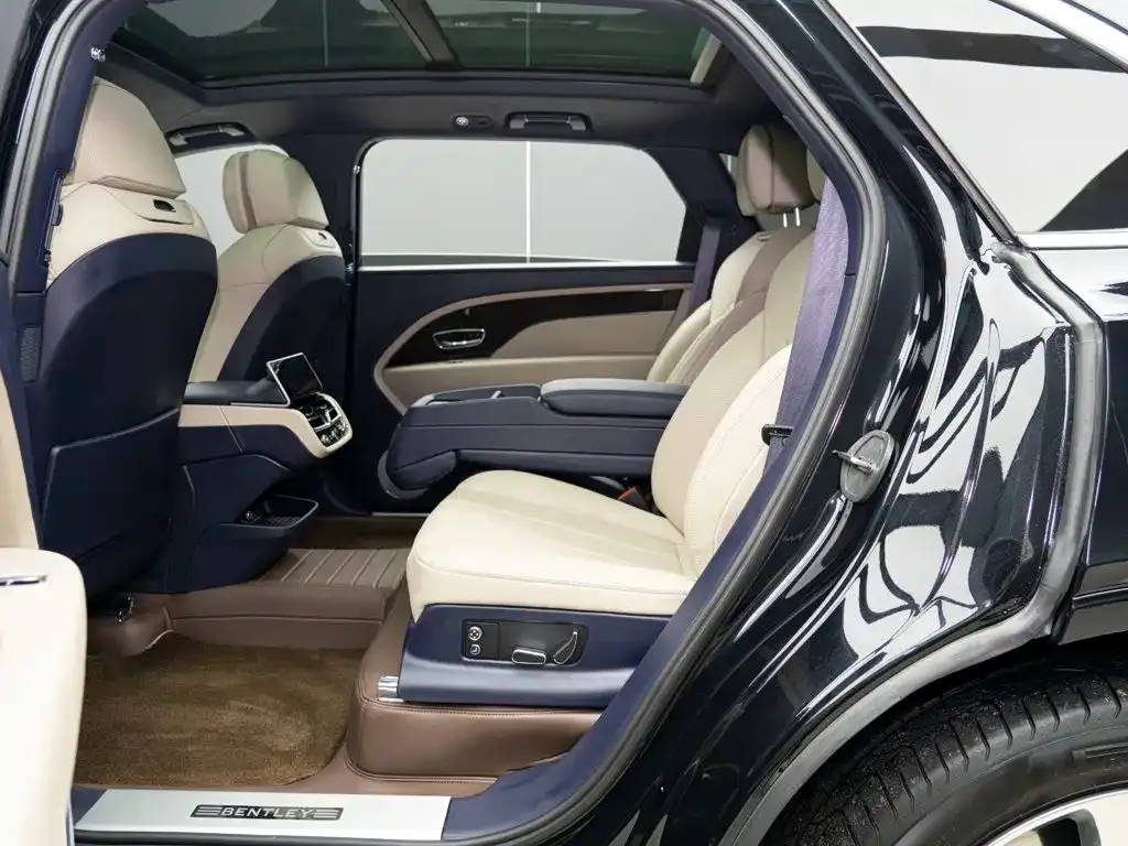 Bentley Bentayga — фото 10