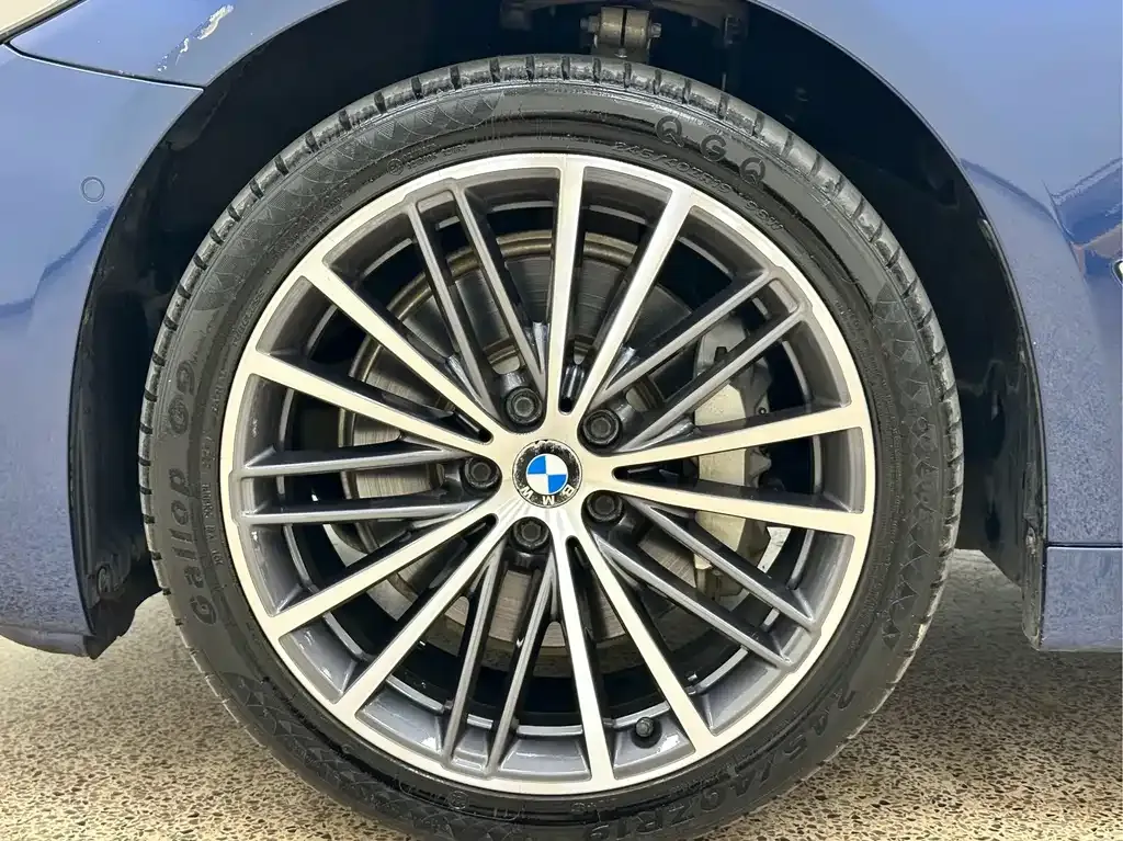 BMW 5 Series — фото 5