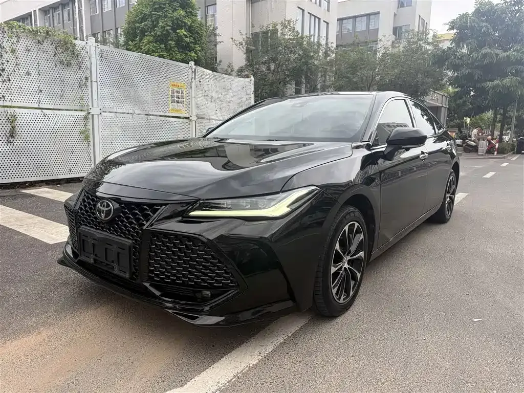 Toyota Avalon — фото 1