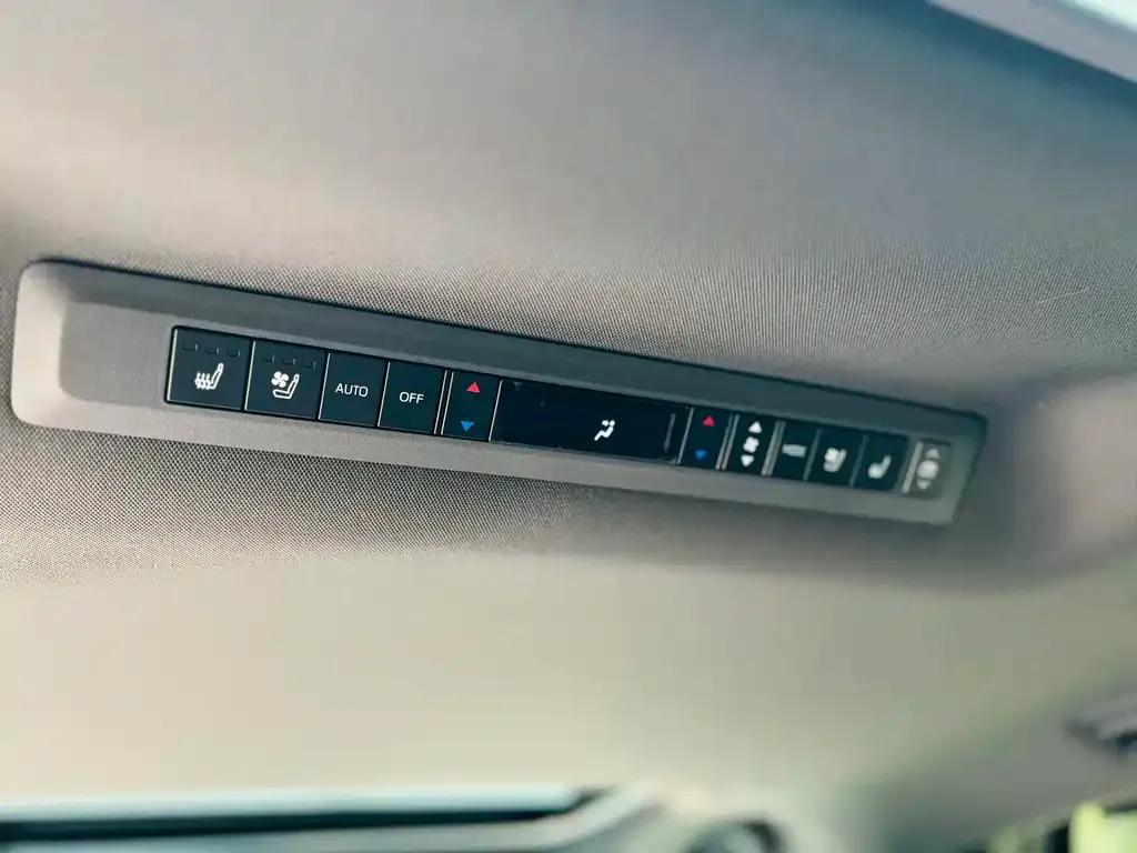 Toyota Granvia — фото 5