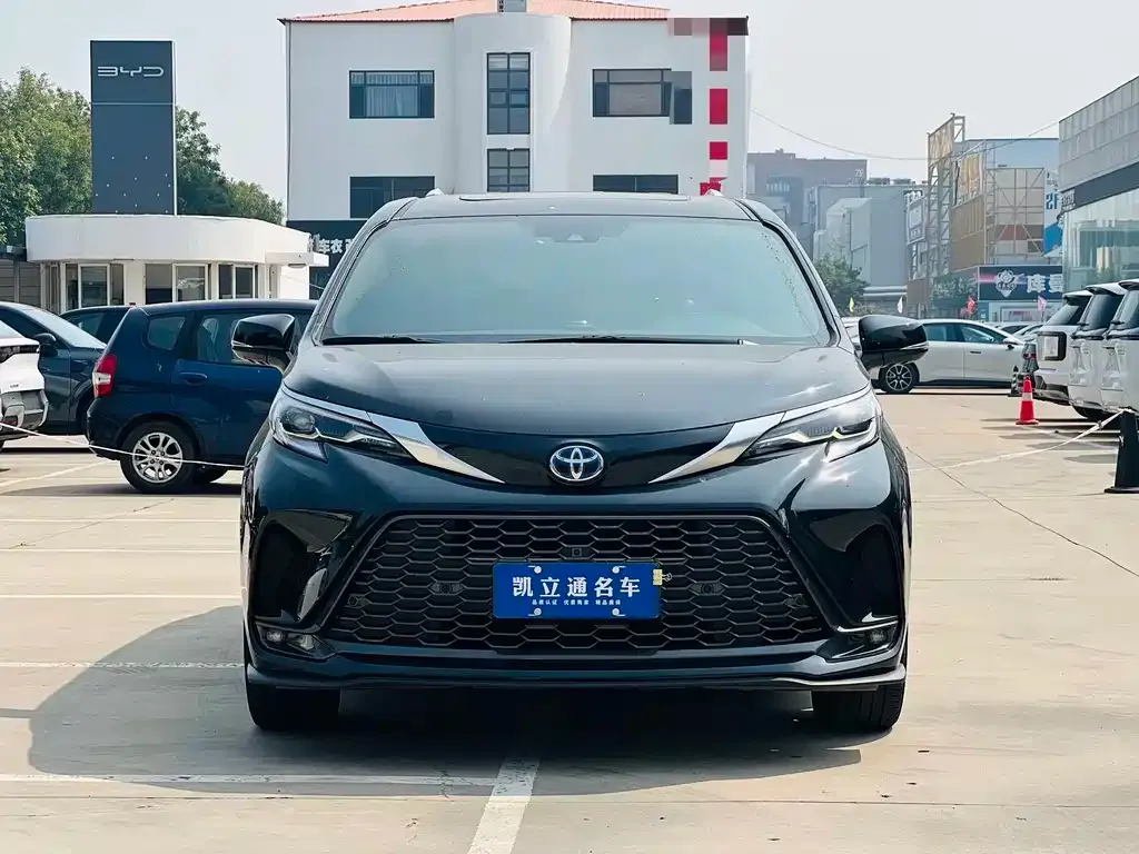 Toyota Granvia — фото 3