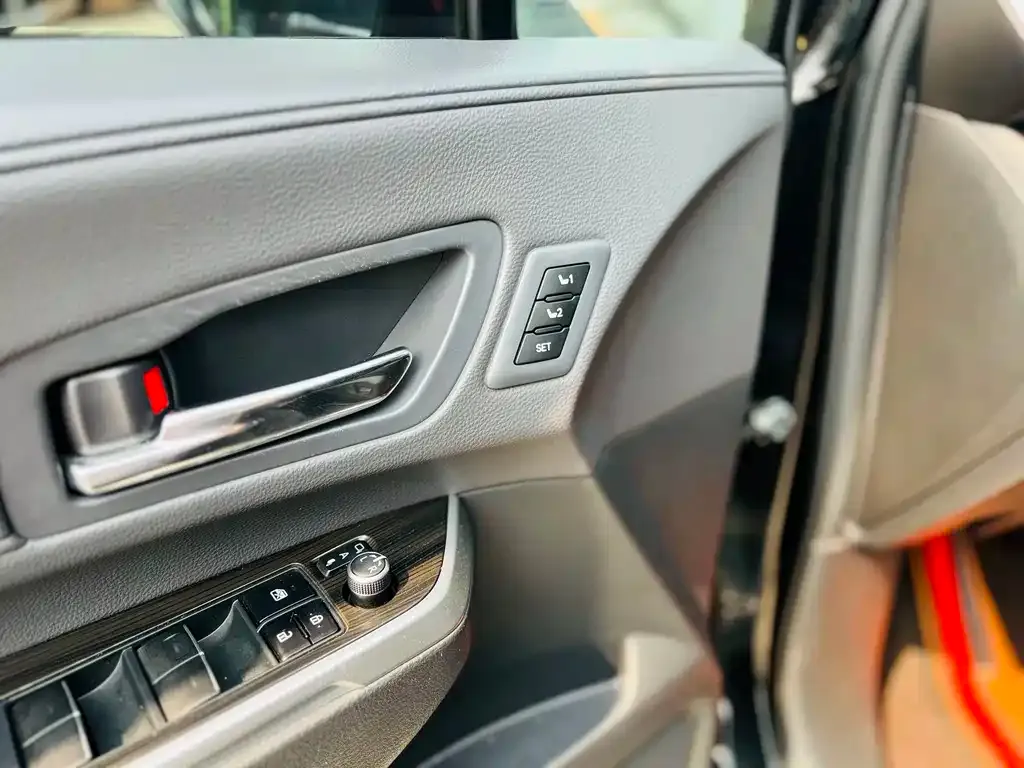 Toyota Granvia — фото 9