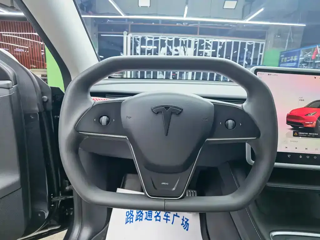 Tesla Model Y — фото 2