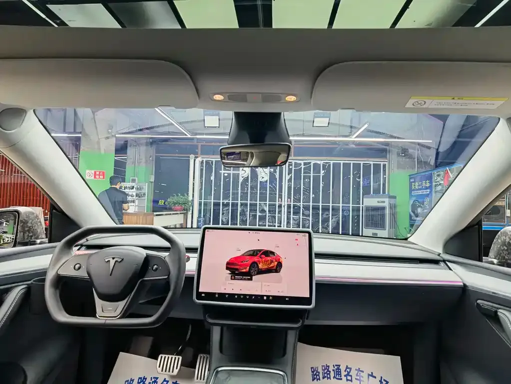 Tesla Model Y — фото 9