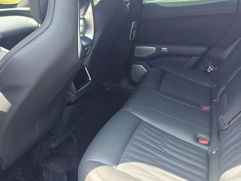 Xiaomi YU7 — фото 4