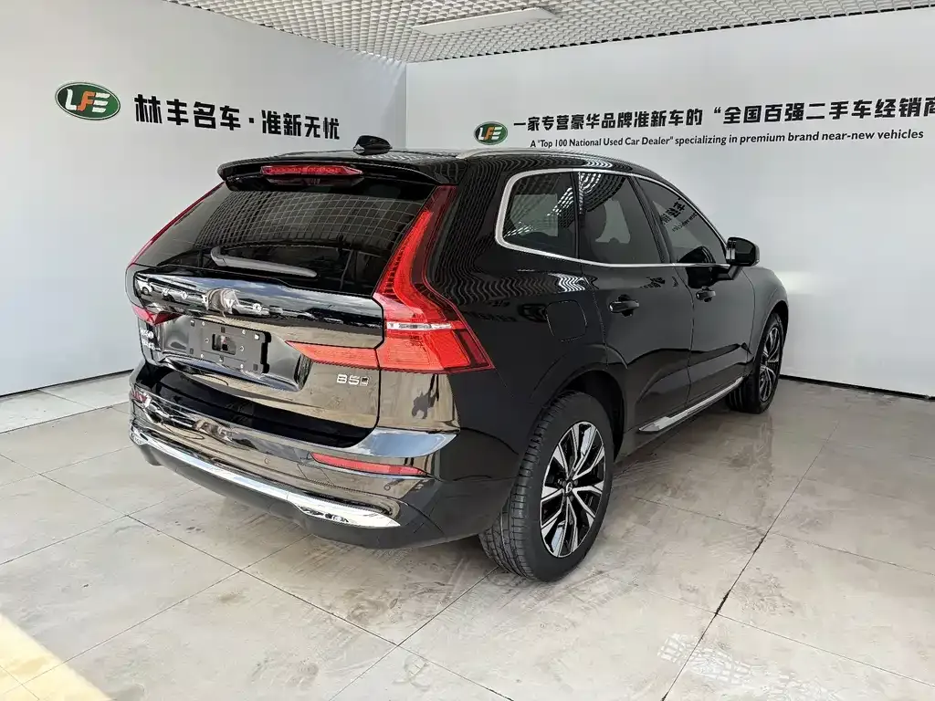 Volvo XC60 — фото 7