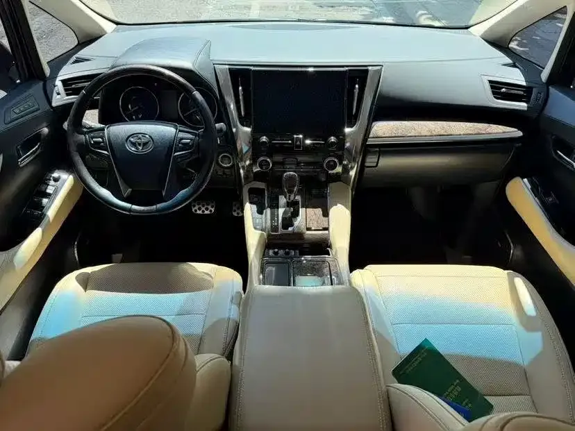 Toyota Alphard — фото 7