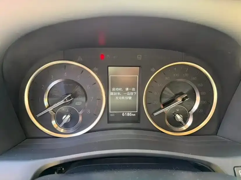 Toyota Alphard — фото 2