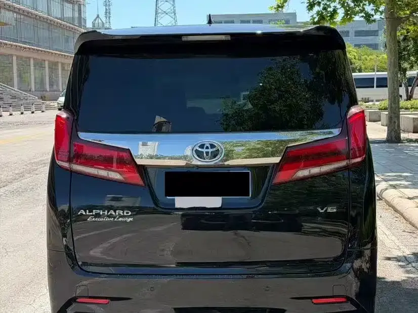 Toyota Alphard — фото 4