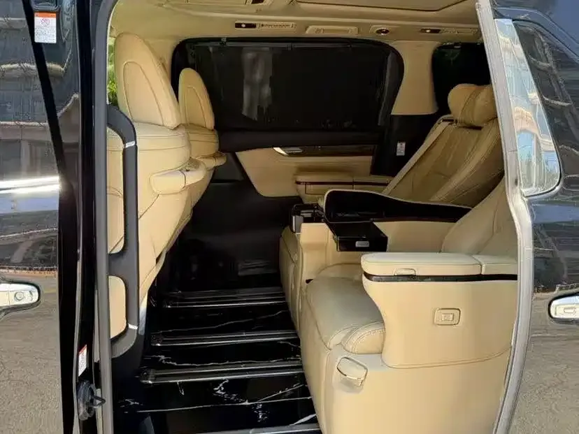 Toyota Alphard — фото 8