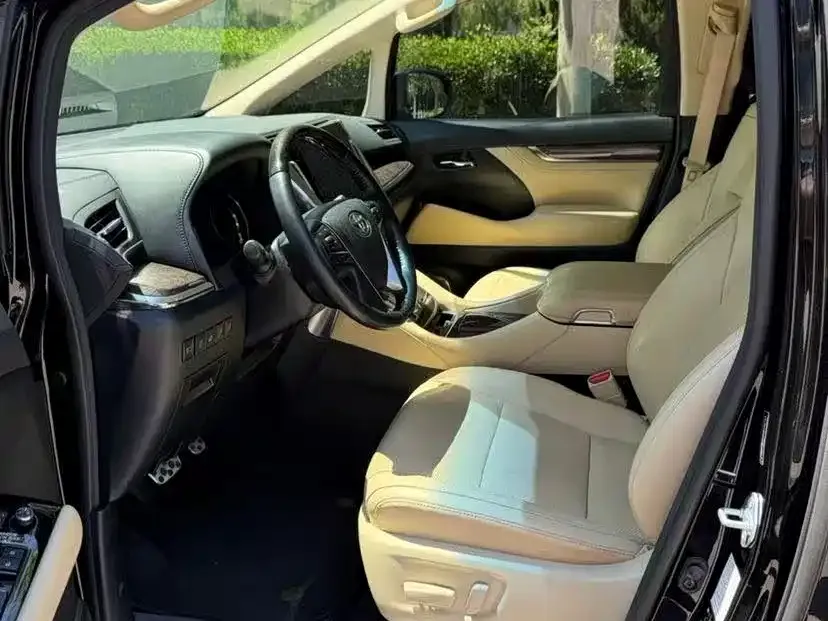 Toyota Alphard — фото 5
