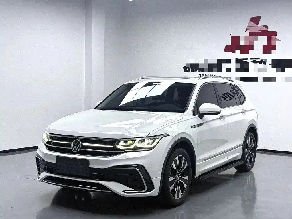 Volkswagen Tiguan L — фото 1