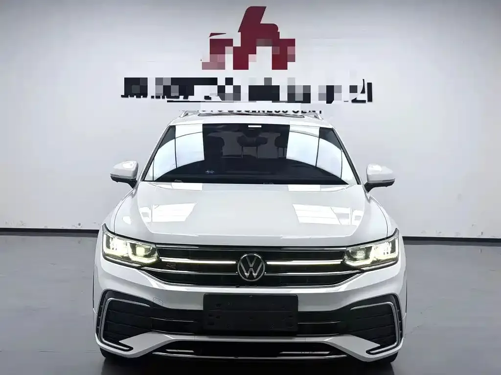Volkswagen Tiguan L — фото 5