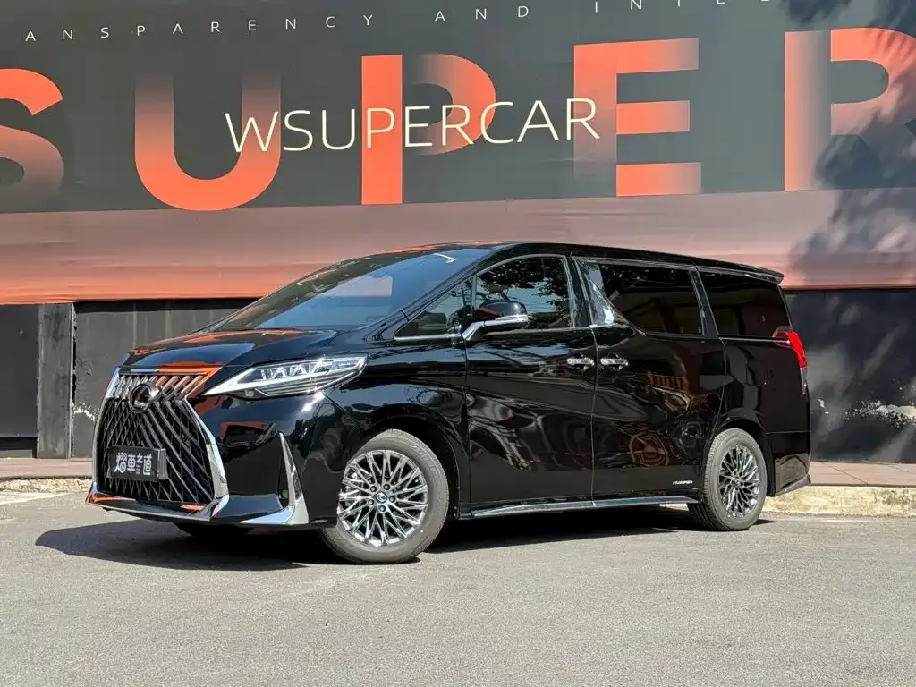 Toyota Vellfire — фото 1
