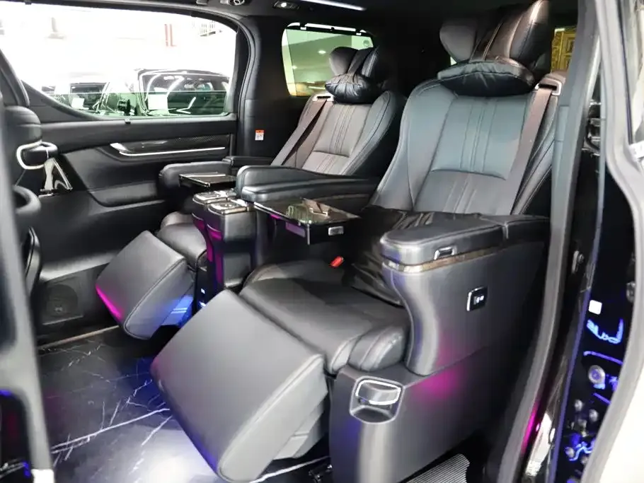 Toyota Vellfire — фото 4