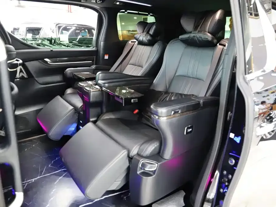 Toyota Vellfire — фото 5