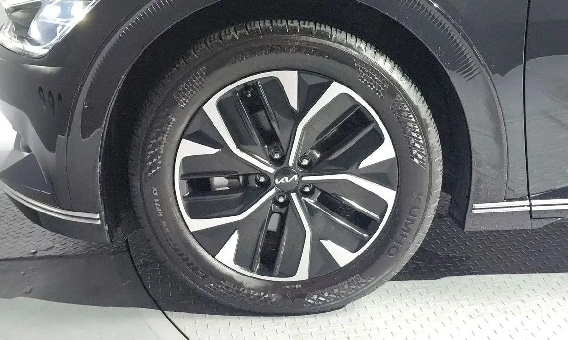 Kia EV6 — фото 10