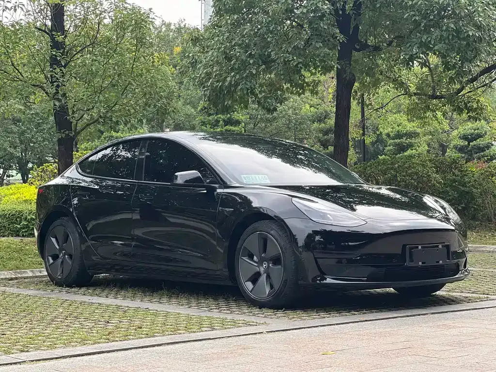 Tesla Model 3 — фото 8