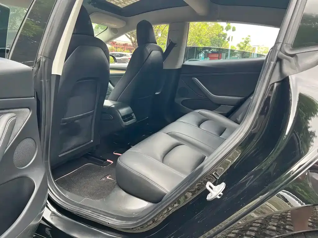 Tesla Model 3 — фото 2