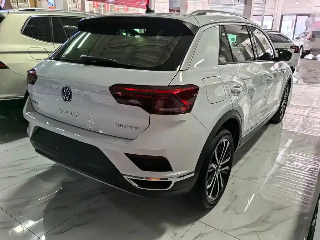 Volkswagen T-Roc — фото 10