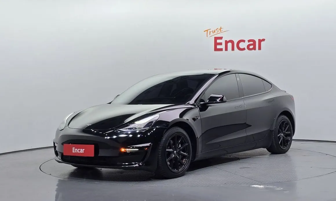 Tesla Model 3 — фото 1