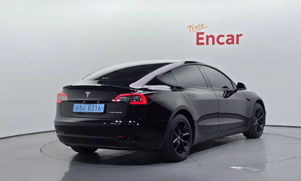 Tesla Model 3 — фото 10
