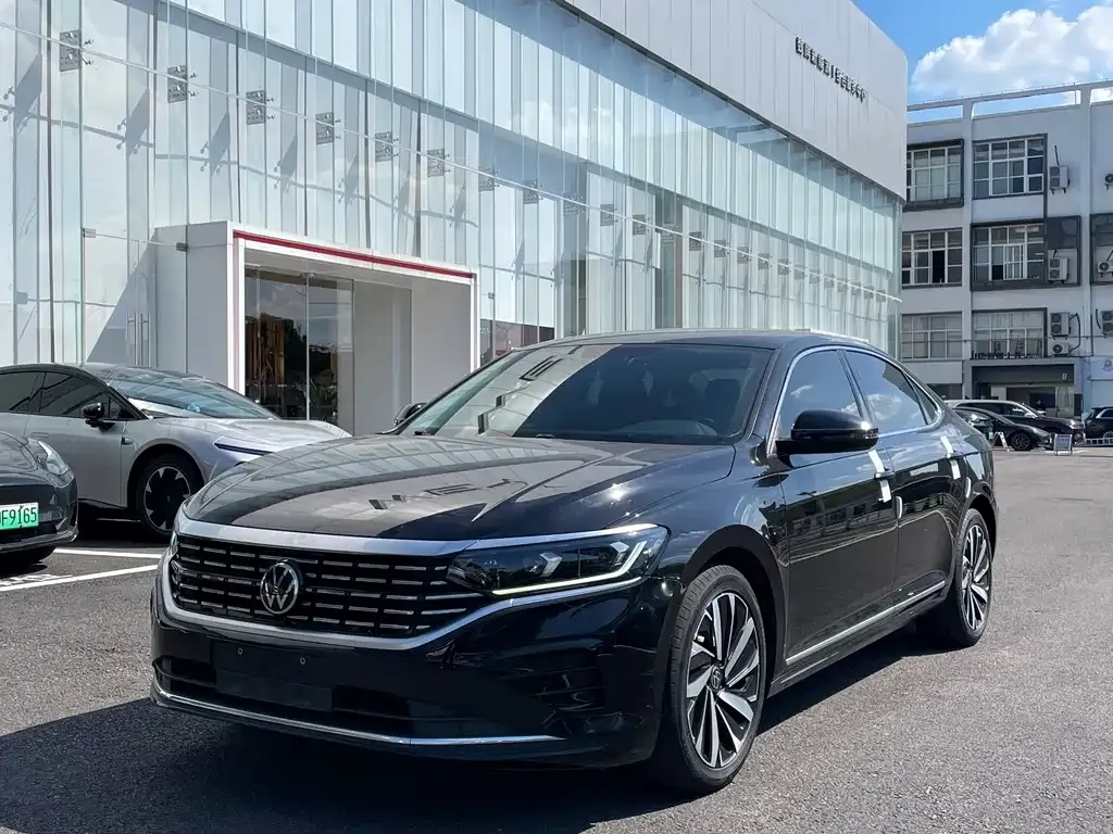Volkswagen Passat — фото 1