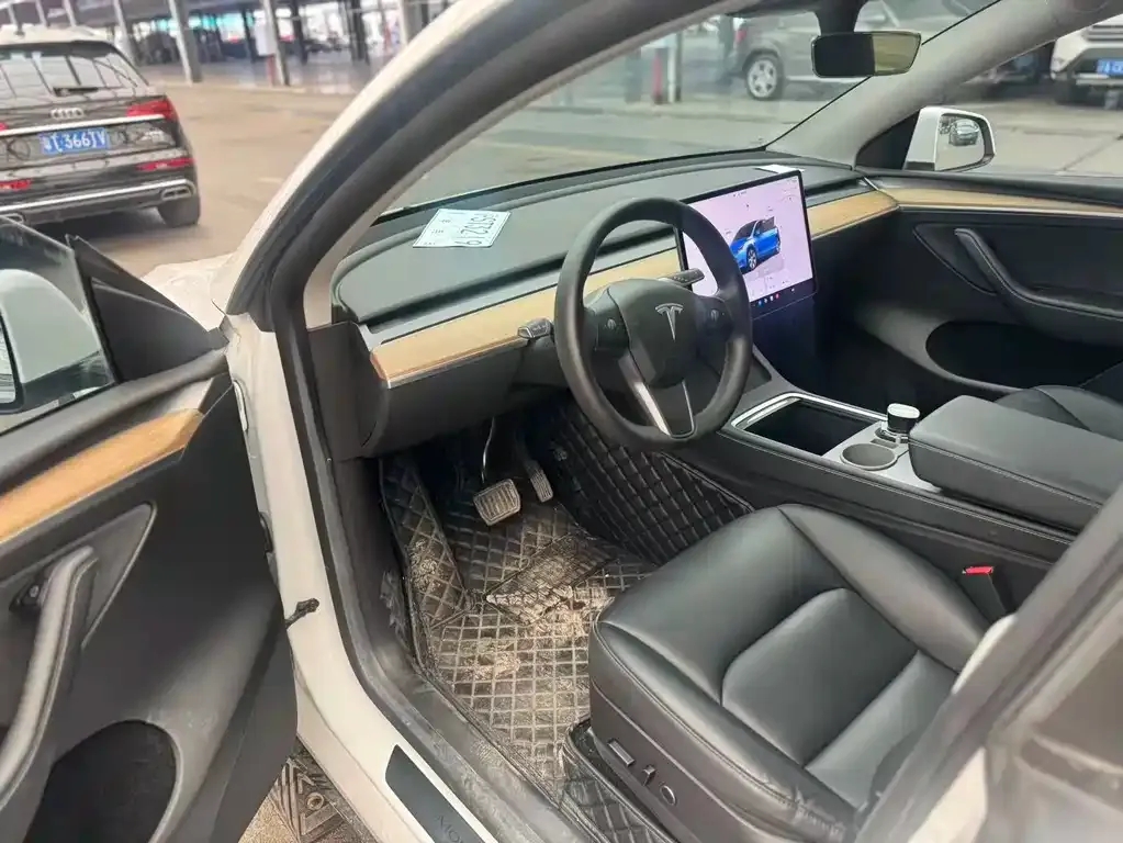 Tesla Model Y — фото 5