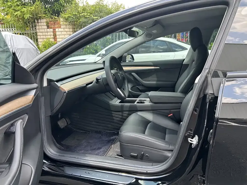 Tesla Model 3 — фото 3