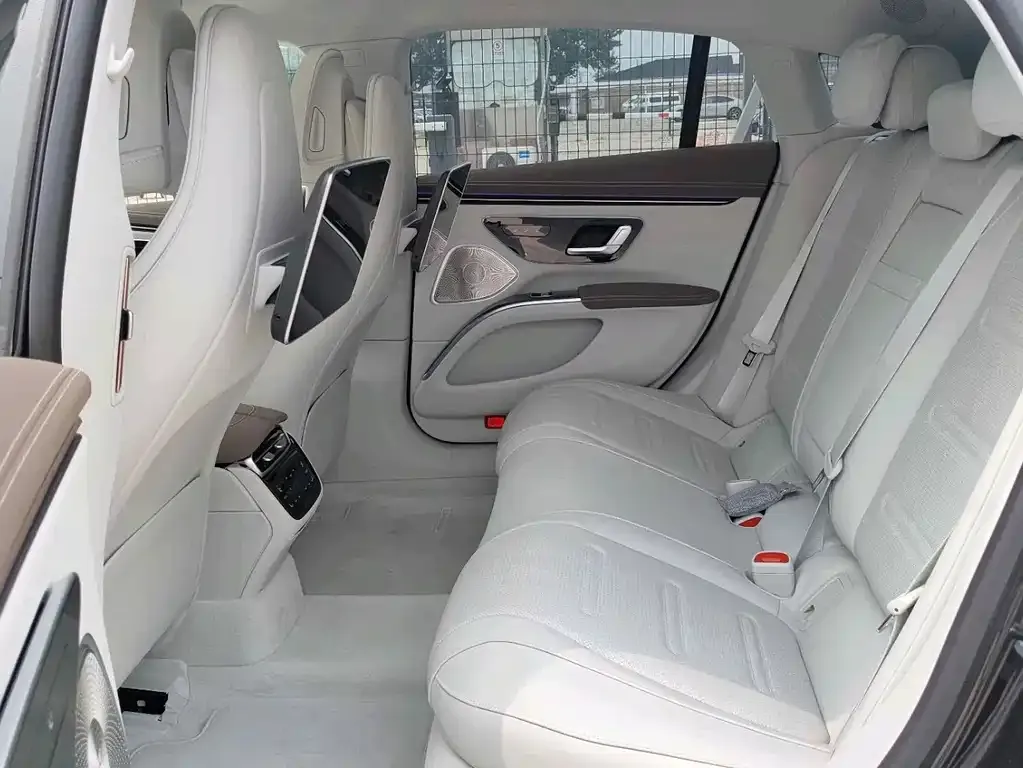Mercedes-Benz EQS AMG — фото 4
