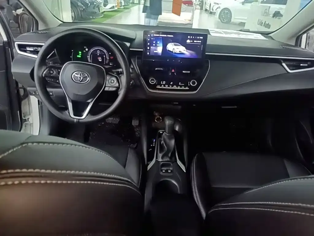 Toyota Corolla — фото 10