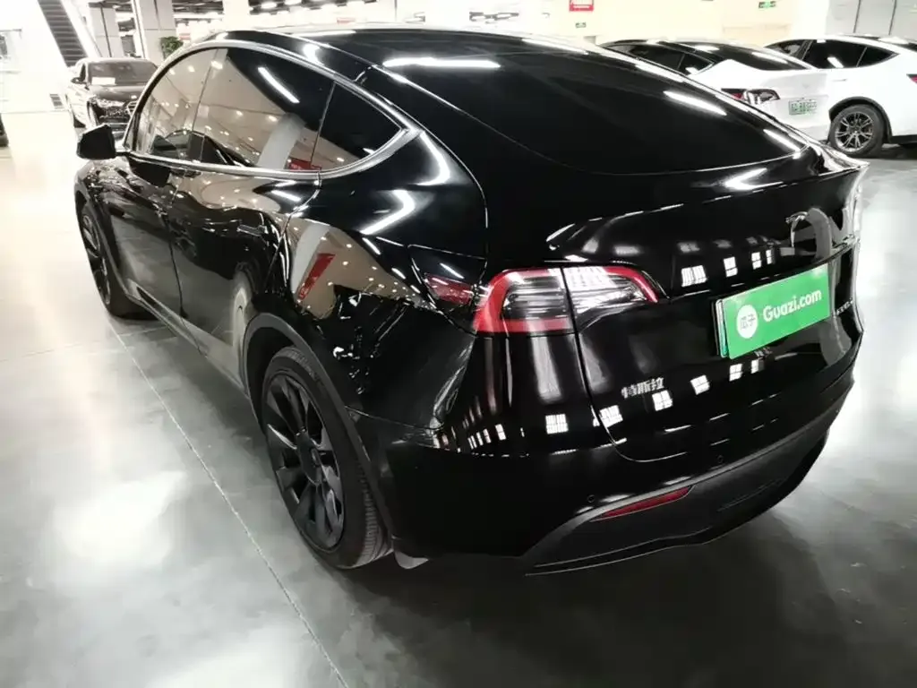 Tesla Model Y — фото 8