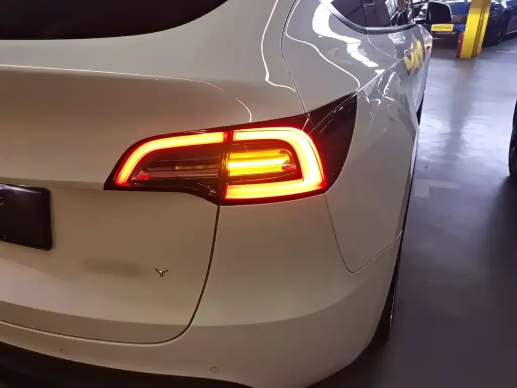 Tesla Model Y — фото 2