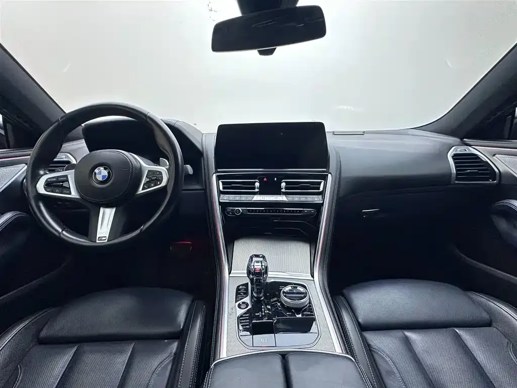 BMW 8 Series — фото 6