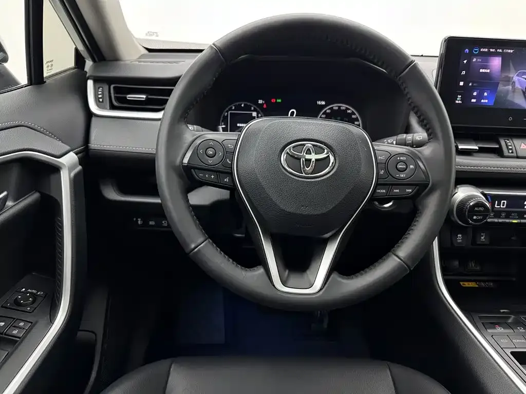 Toyota RAV4 — фото 10
