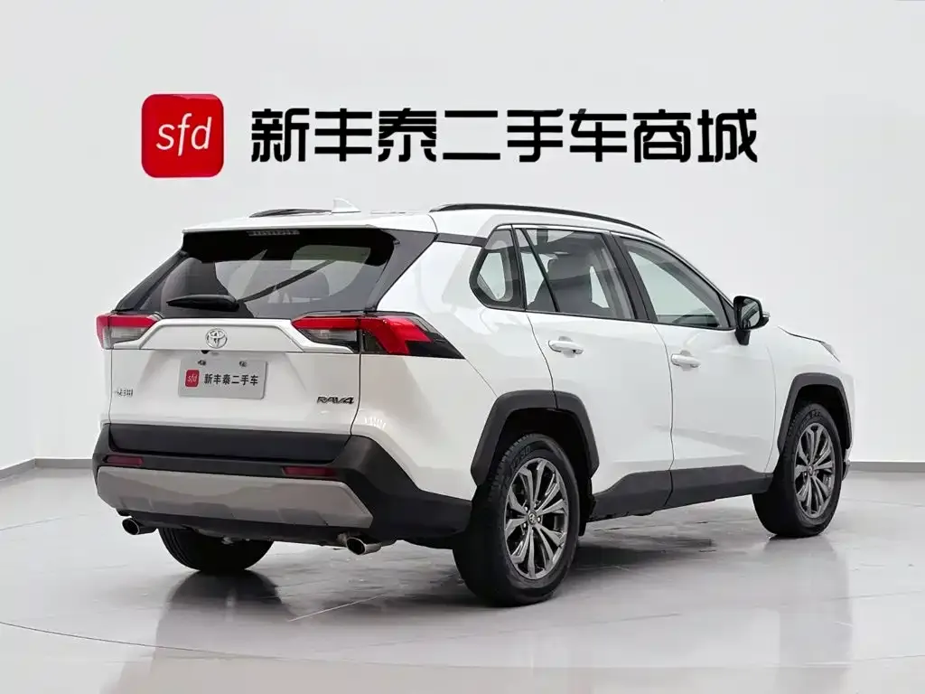 Toyota RAV4 — фото 3