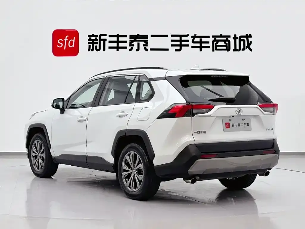 Toyota RAV4 — фото 2