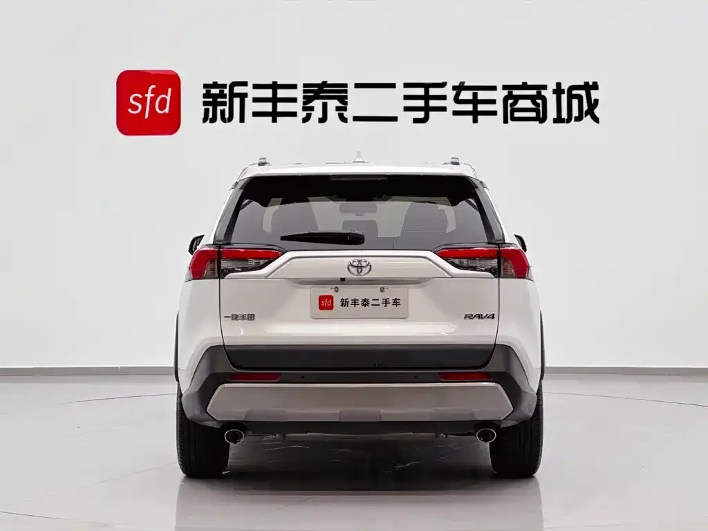 Toyota RAV4 — фото 8