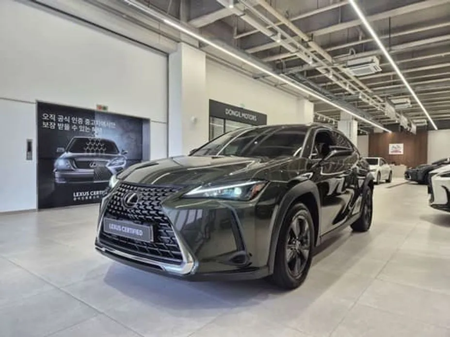 Lexus UX — фото 1