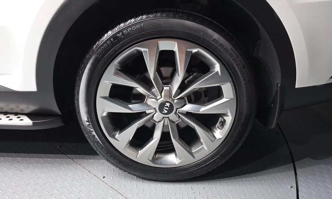 Kia Sorento — фото 8