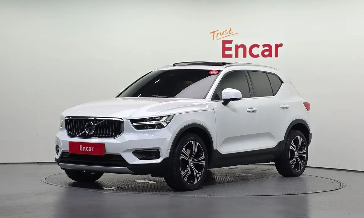 Volvo XC40 — фото 1
