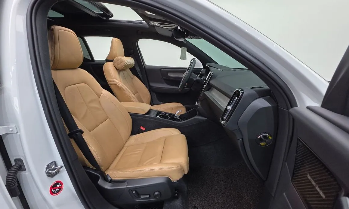 Volvo XC40 — фото 10
