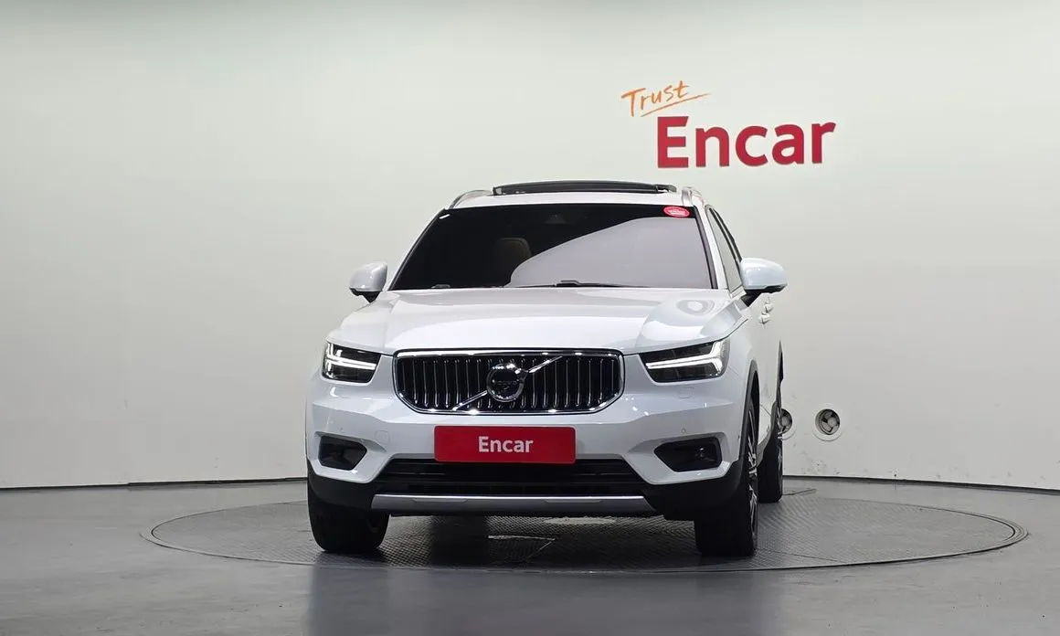 Volvo XC40 — фото 4