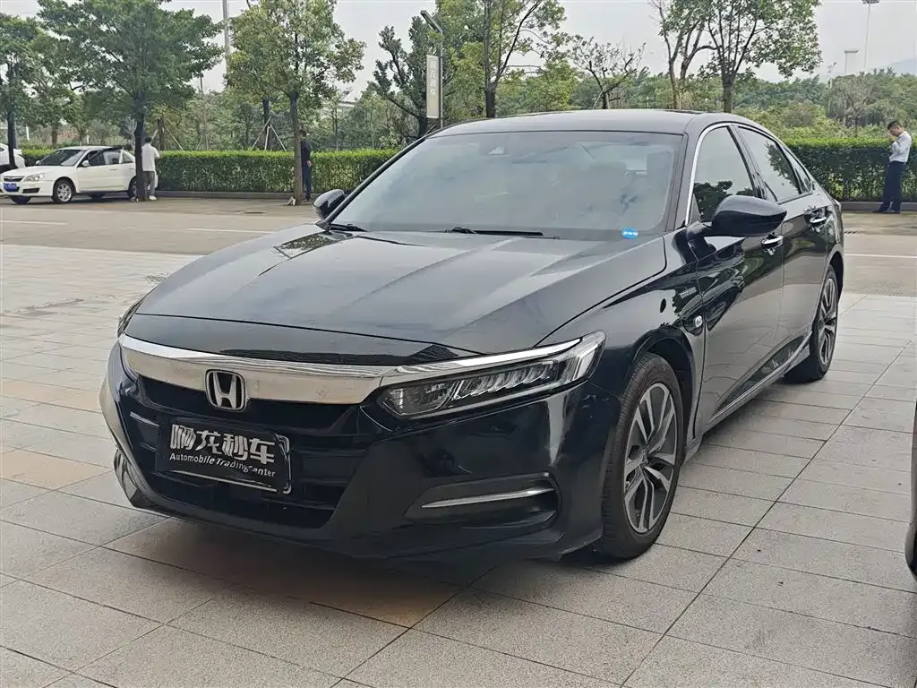 Honda Accord — фото 1