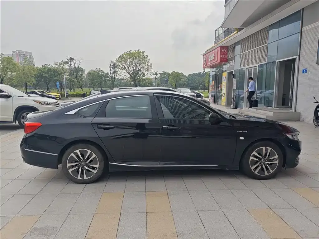 Honda Accord — фото 6