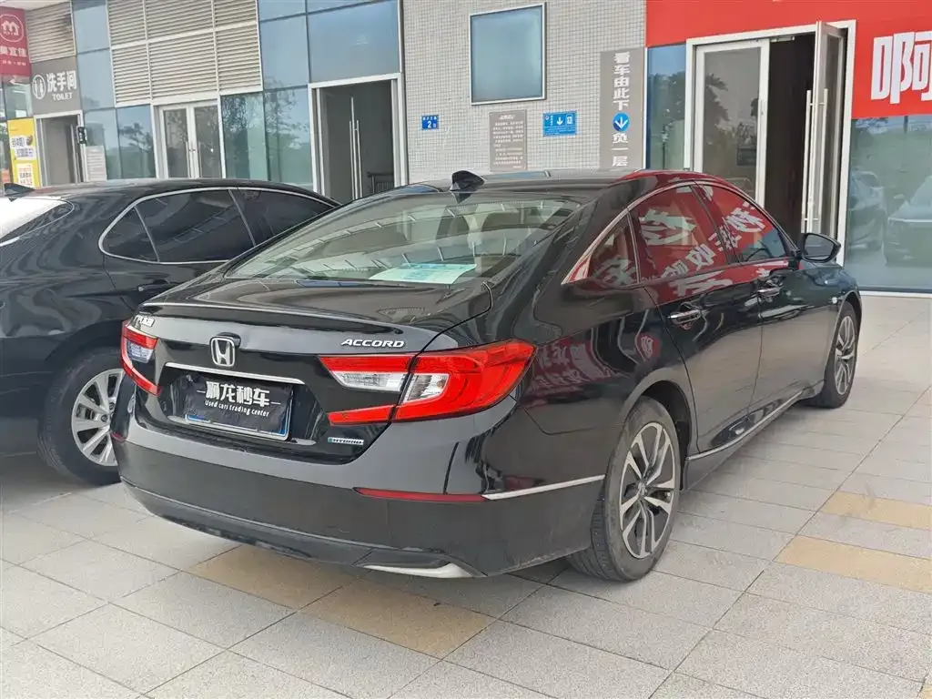 Honda Accord — фото 9